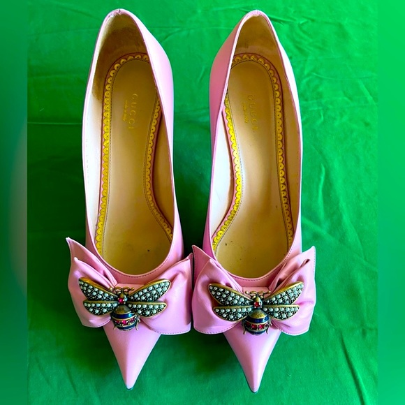 Gucci Shoes - Gucci Pink Queen Bee Pumps